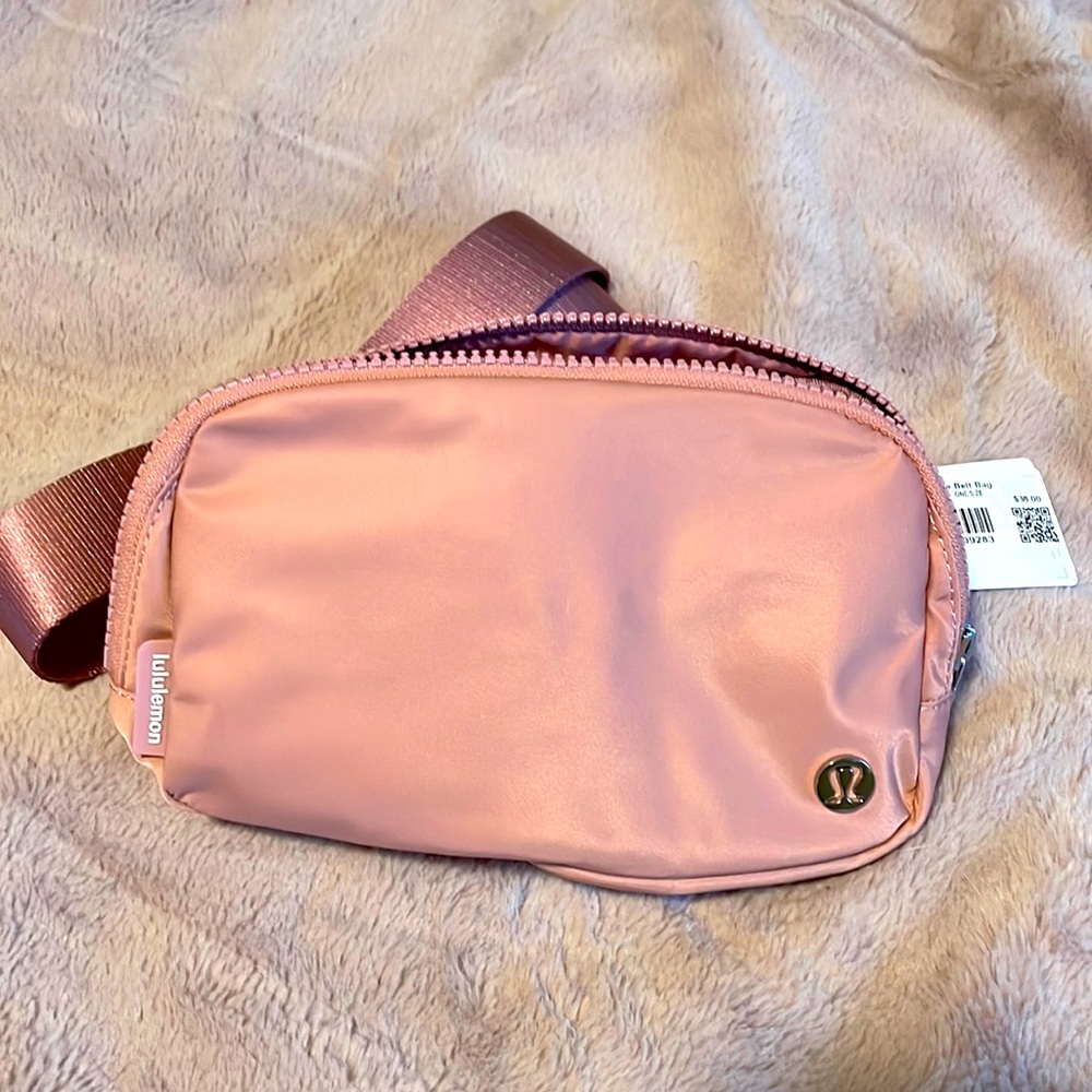 Lululemon Everywhere Belt bag (Pink Pastel) NO OFFERS